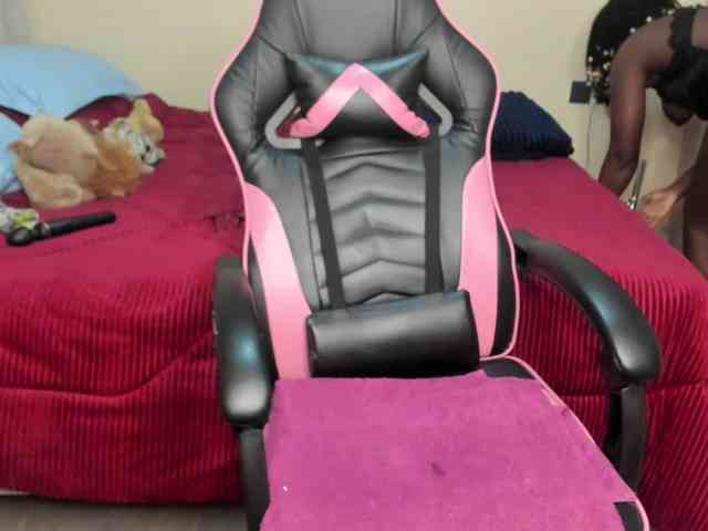 Trizzytariaa webcam
