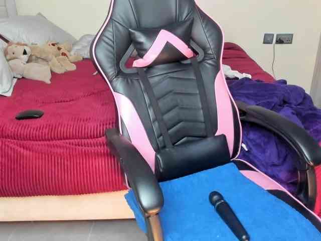 Trizzytariaa webcam