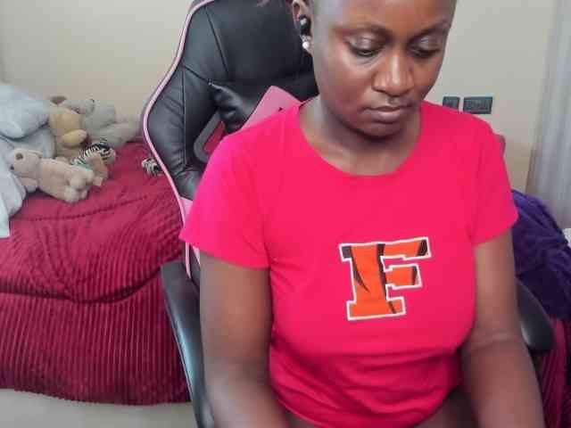 Trizzytariaa webcam