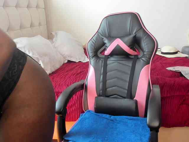 Trizzytariaa webcam
