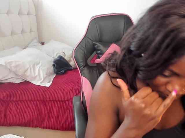 Trizzytariaa webcam