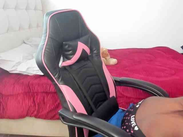 Trizzytariaa webcam