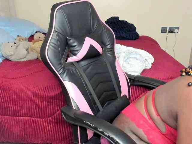 Trizzytariaa webcam