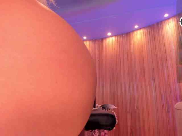 SophieBarnett webcam
