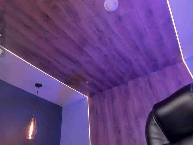 SophieBarnett webcam