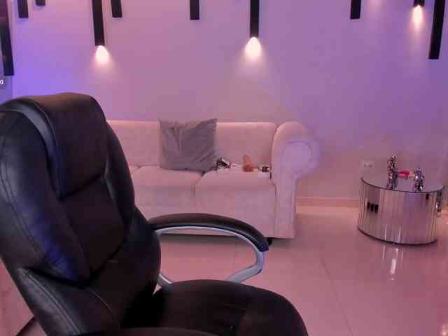 SophieBarnett webcam