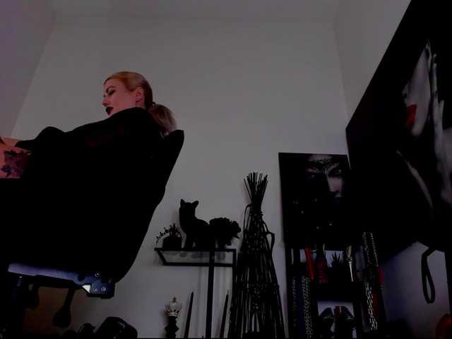 Mistress-Marilyn's BongaCams show and profile