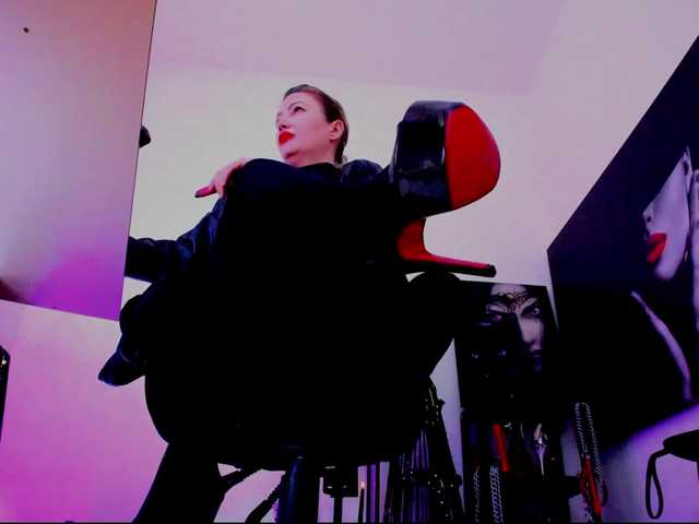 Mistress-Marilyn's BongaCams show and profile