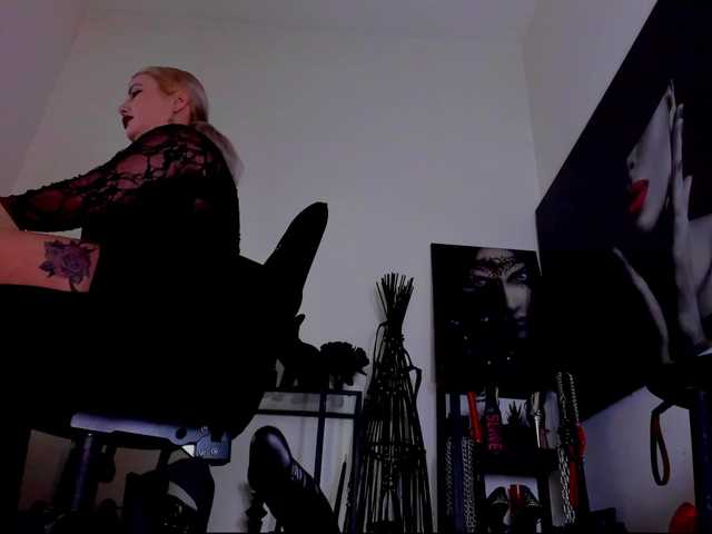 Mistress-Marilyn's BongaCams show and profile