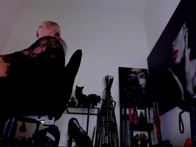 Mistress-Marilyn's BongaCams show and profile