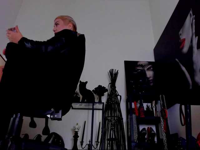 Mistress-Marilyn's BongaCams show and profile