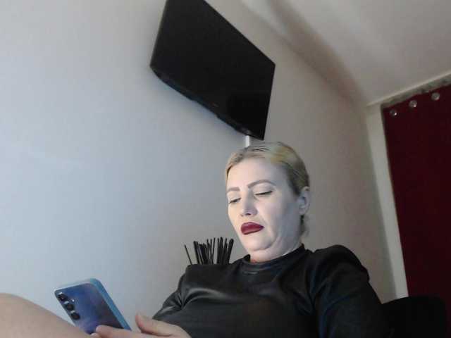 Mistress-Marilyn's BongaCams show and profile