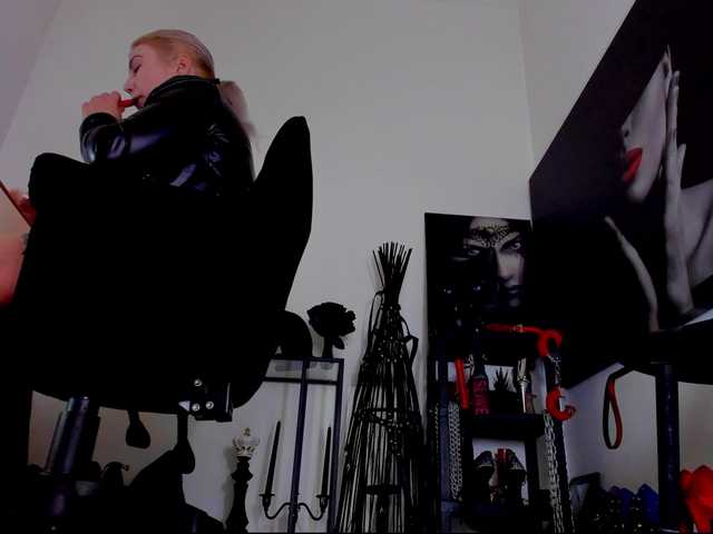 Mistress-Marilyn's BongaCams show and profile