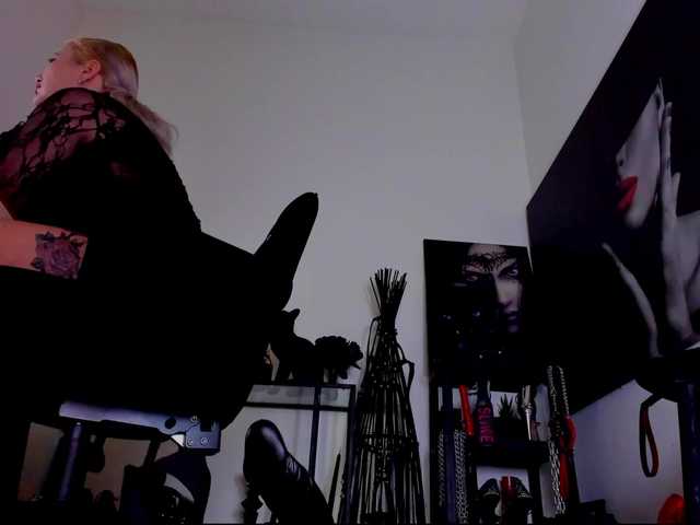 Mistress-Marilyn's BongaCams show and profile