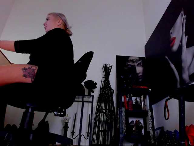 Mistress-Marilyn's BongaCams show and profile