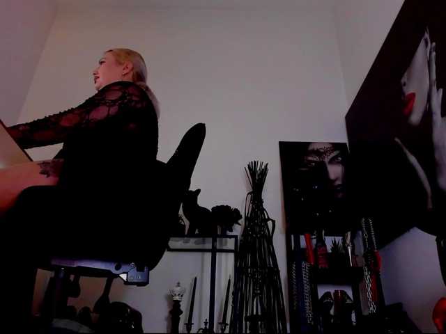 Mistress-Marilyn's BongaCams show and profile