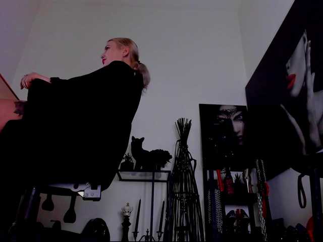 Mistress-Marilyn's BongaCams show and profile