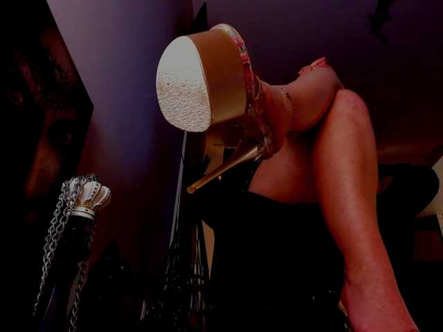 Mistress-Marilyn's BongaCams show and profile