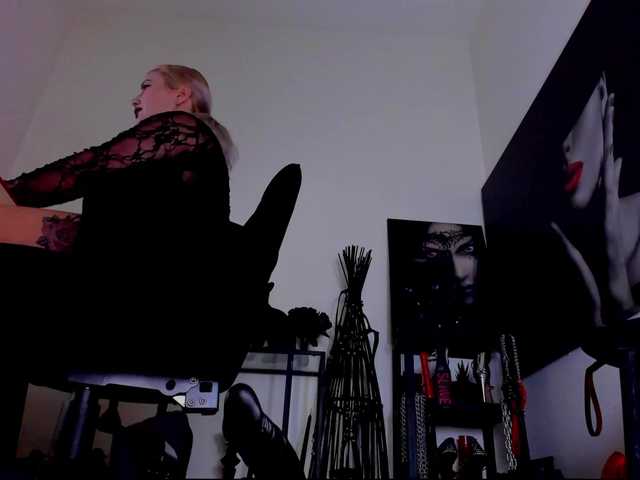 Mistress-Marilyn's BongaCams show and profile