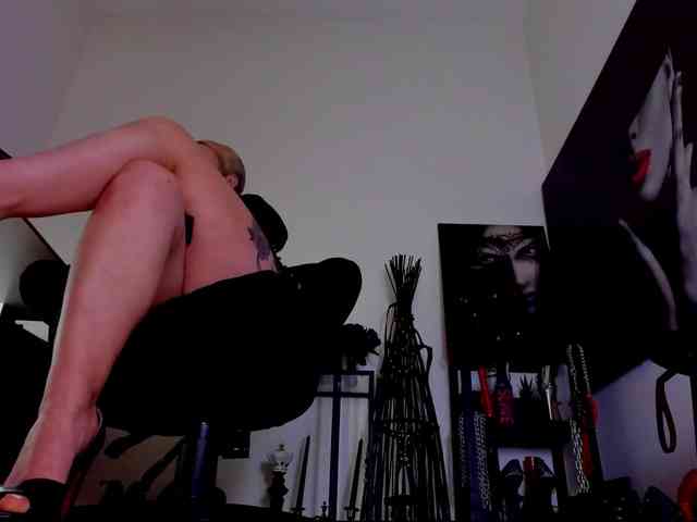 Mistress-Demi webcam