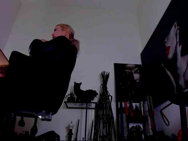 Mistress-Demi webcam