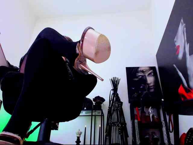 Mistress-Demi webcam