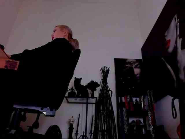 Mistress-Demi webcam