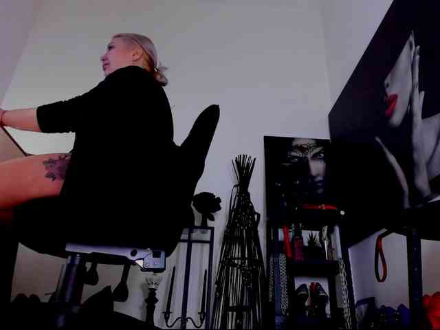 Mistress-Demi webcam