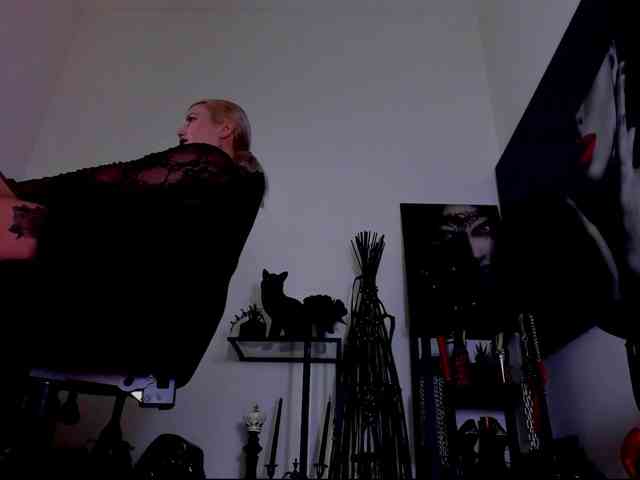 Mistress-Demi webcam