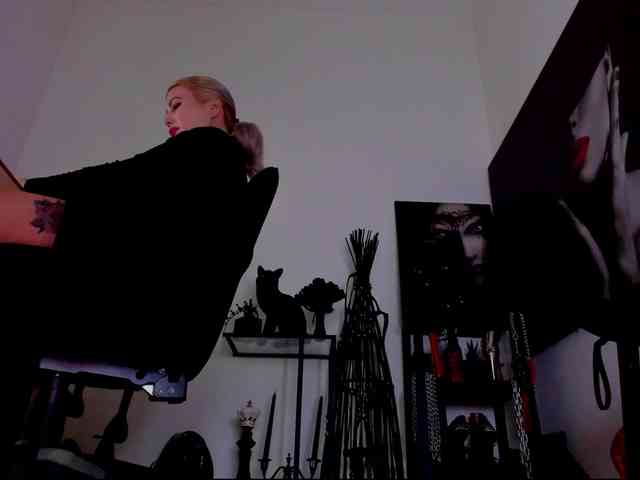 Mistress-Demi webcam