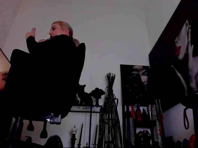 Mistress-Demi webcam