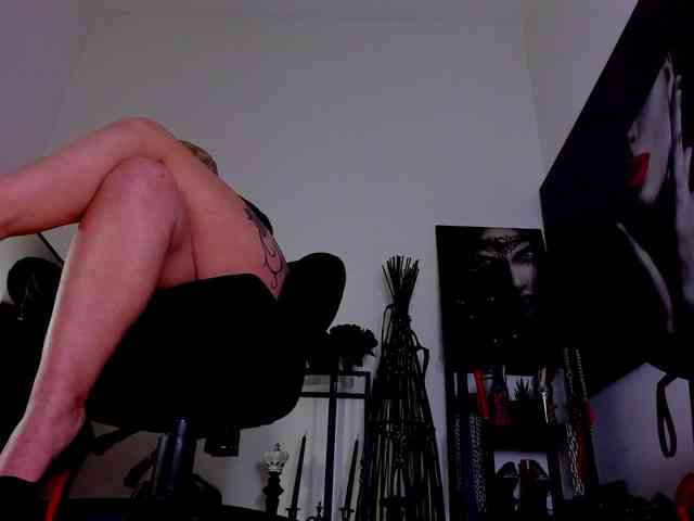 Mistress-Demi webcam