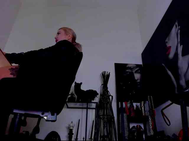 Mistress-Demi webcam