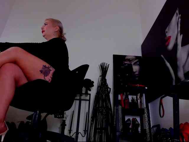 Mistress-Demi webcam