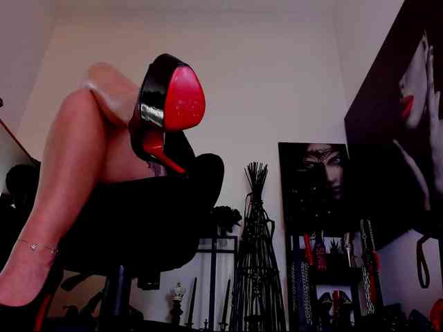 Mistress-Demi webcam