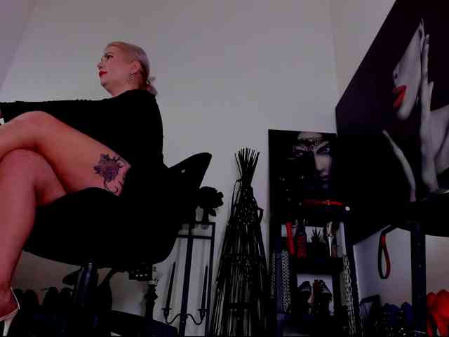 Mistress-Demi webcam