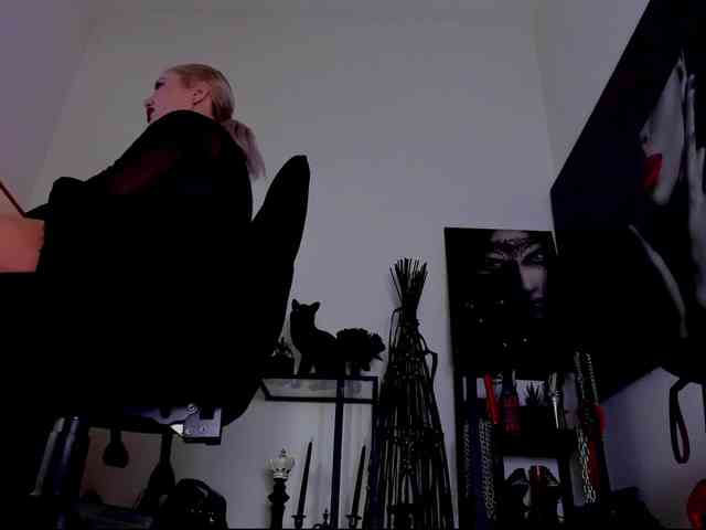 Mistress-Demi webcam
