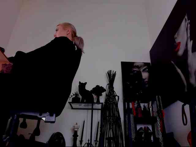 Mistress-Demi webcam