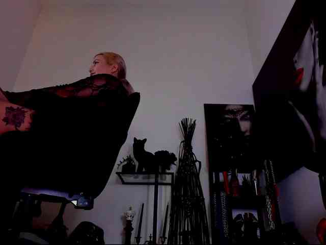 Mistress-Demi webcam