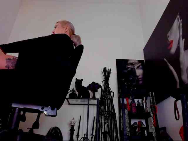 Mistress-Demi webcam