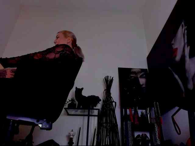Mistress-Demi webcam