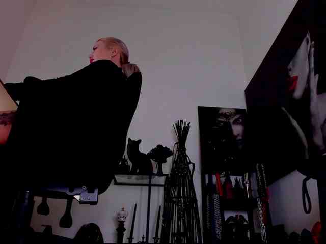 Mistress-Demi webcam