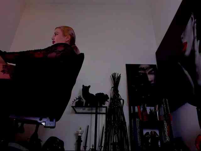 Mistress-Demi webcam
