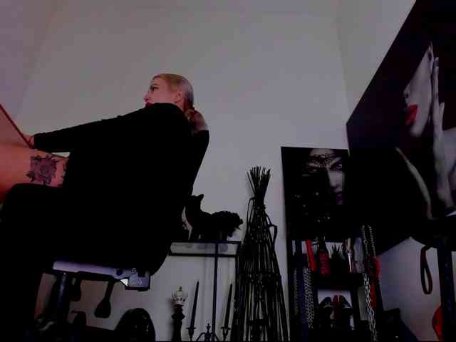 Mistress-Demi webcam
