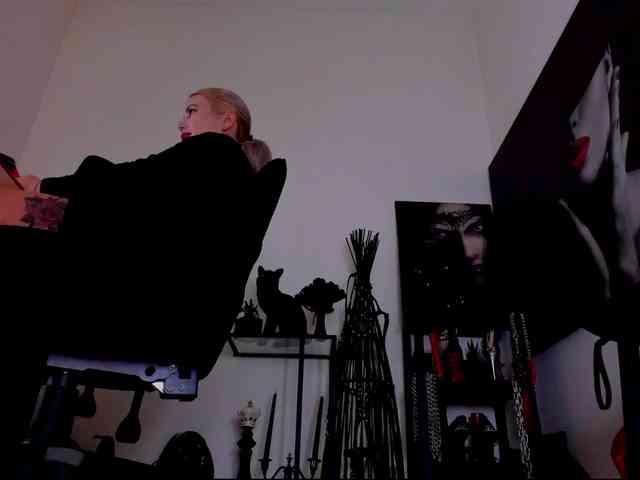 Mistress-Demi webcam