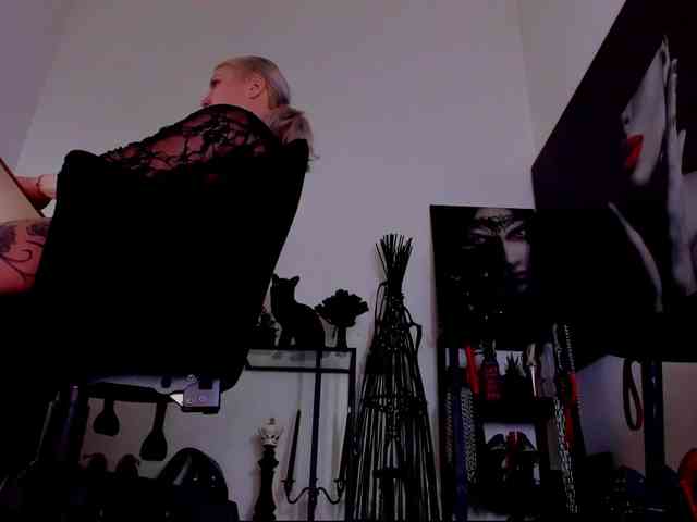 Mistress-Demi webcam