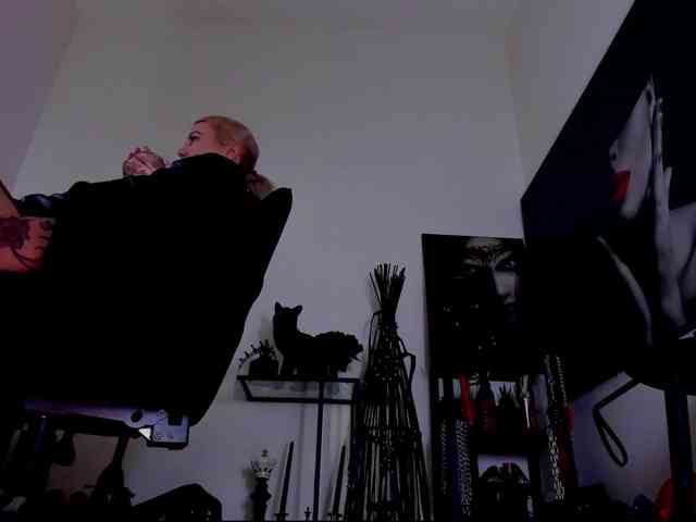 Mistress-Demi webcam