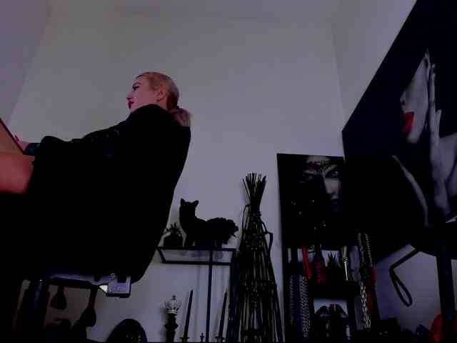 Mistress-Demi webcam