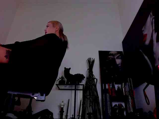 Mistress-Demi webcam