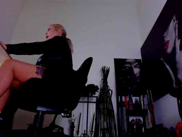 Mistress-Demi webcam